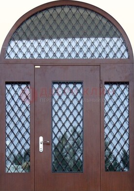 Крепкая стальная арочная дверь со стеклом и ковкой ДА-21 в Фрязино