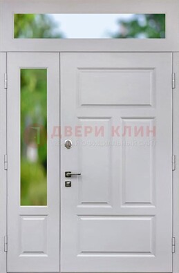Белая полуторная железная дверь со стеклом и фрамугами ДФГ-10 в Фрязино