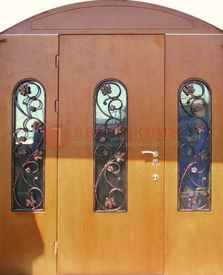 Парадная дверь со стеклянными вставками и ковкой ДПР-28 в общественное здание в Фрязино