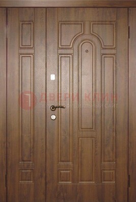 Двухстворчатая коричневая парадная дверь ДПР-48 в Фрязино