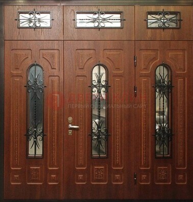 Парадная дверь с металлическими вставками и ковкой ДПР-72 в дом в Фрязино