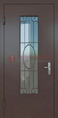 Коричневая наружная железная дверь со стеклом и ковкой ДСК-100 в Фрязино