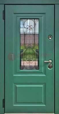 Зеленая металлическая дверь со стеклом и ковкой ДСК-113 в Фрязино