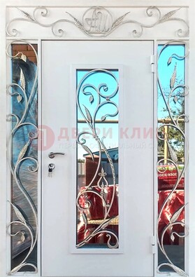Белая входная дверь порошок со стеклом и ковкой ДСК-165 в Фрязино