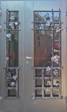 Распашная уличная дверь Порошок со стеклом и ковкой ДСК-221 в Фрязино