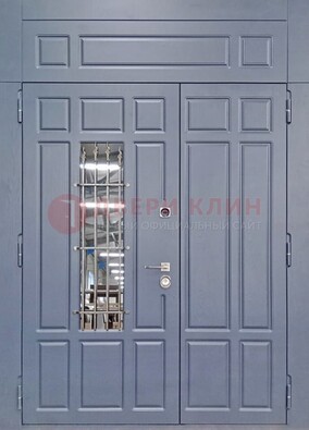 Серая двухстворчатая дверь Винорит со стеклом и ковкой ДСК-234 RAL 7024 в Фрязино