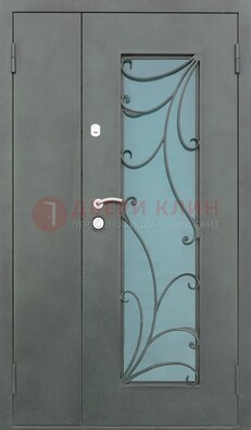 Двухстворчатая железная дверь со стеклом и ковкой ДСК-40 в Фрязино
