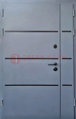Серая металлическая тамбурная дверь с молдингами ДТМ-42 в Фрязино