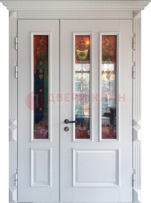 Белая полуторная металлическая дверь с витражом ВЖ-12 в Фрязино